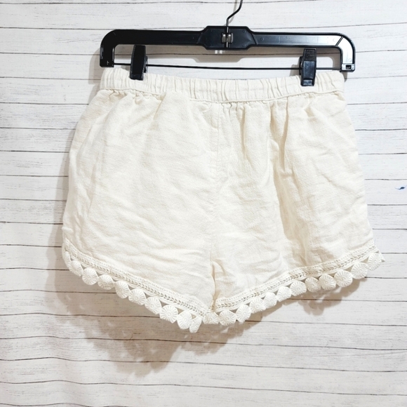 AERIE OFF WHITE COTTON SHORTS, SZ MEDIUM - Picture 6 of 9